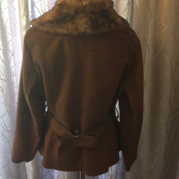 🍁Gorgeous Faux Fur Double-breasted Jacket🍁 - Picture 4 of 6